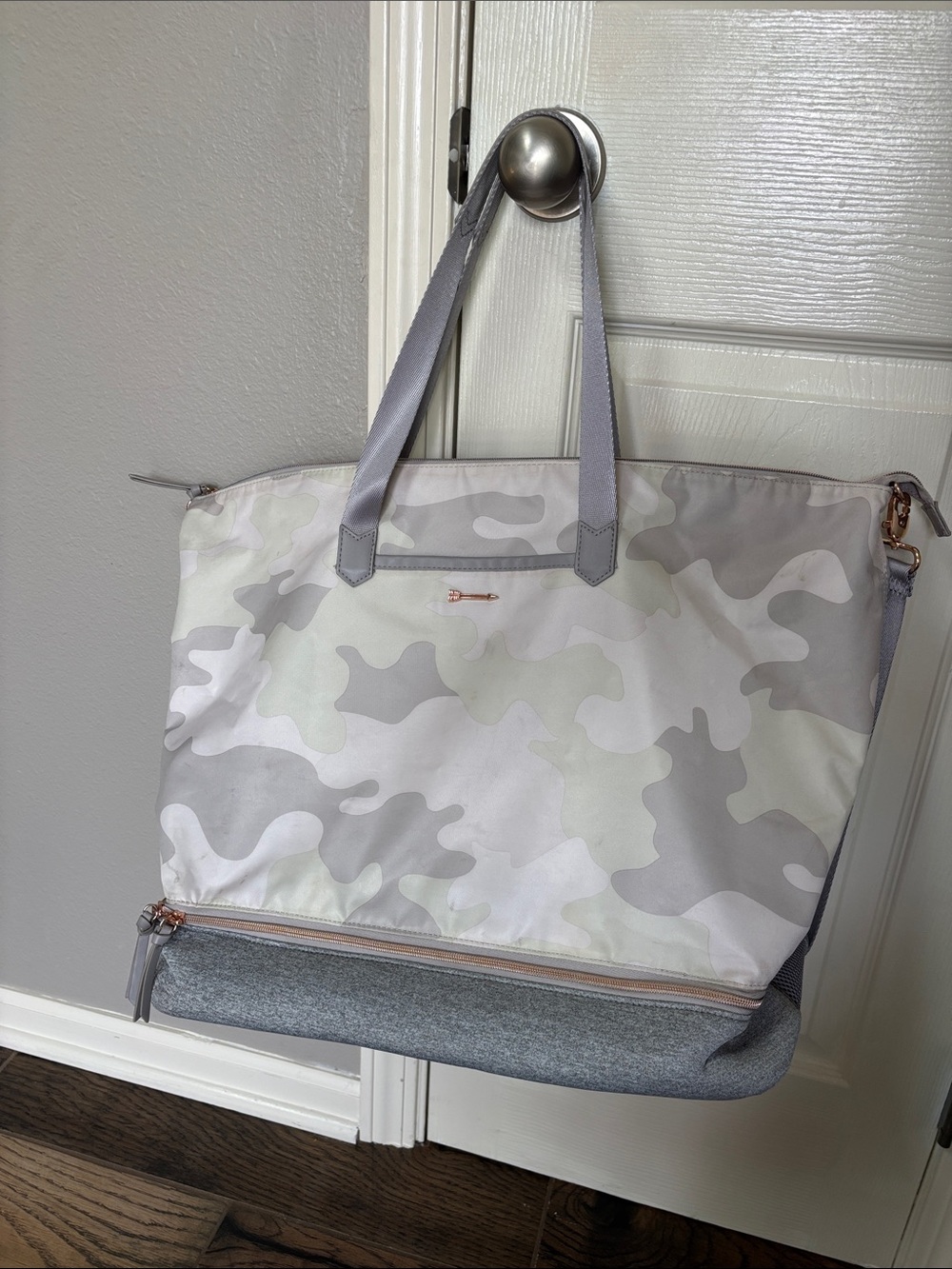 Stella & Dot Gray Camo Tote Bag - Women's Travel Weekender